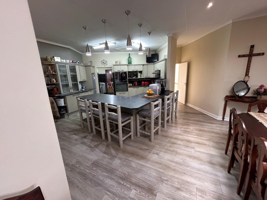 6 Bedroom Property for Sale in Wavecrest Eastern Cape
